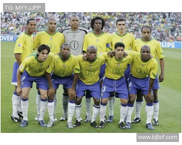 在战火中崛起的足球明星们的传奇人生与不屈精神